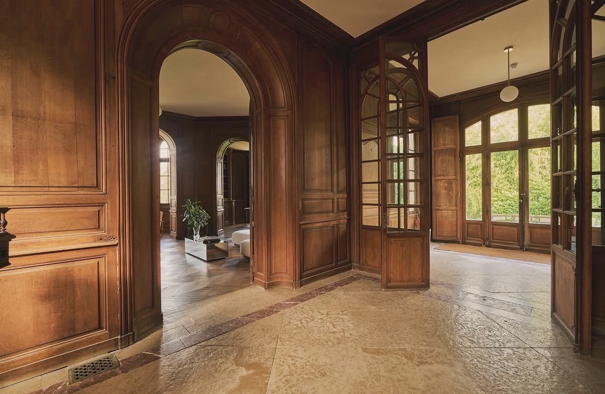 A warm view through the château’s adjoining rooms