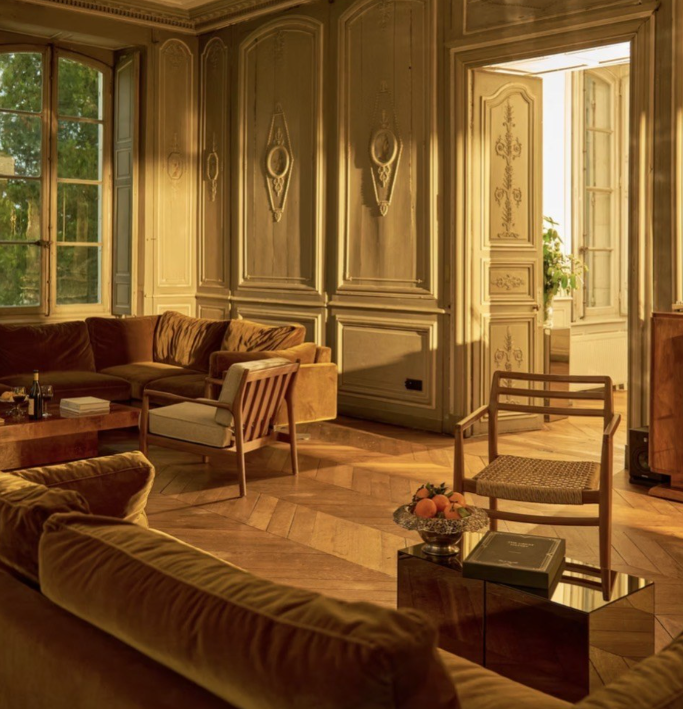The warm salon at Château de Thauvenay
